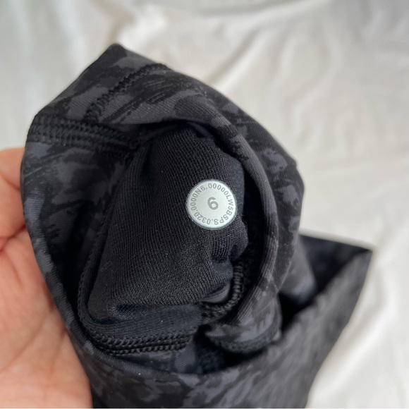 Lululemon | Wunder Under camo deep coal 25” leggings, US 6 - Picture 3 of 5